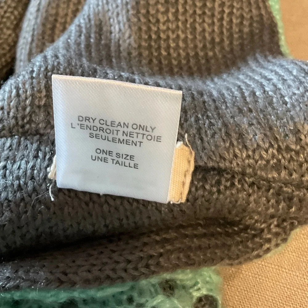 Chic Green Knit Scarf